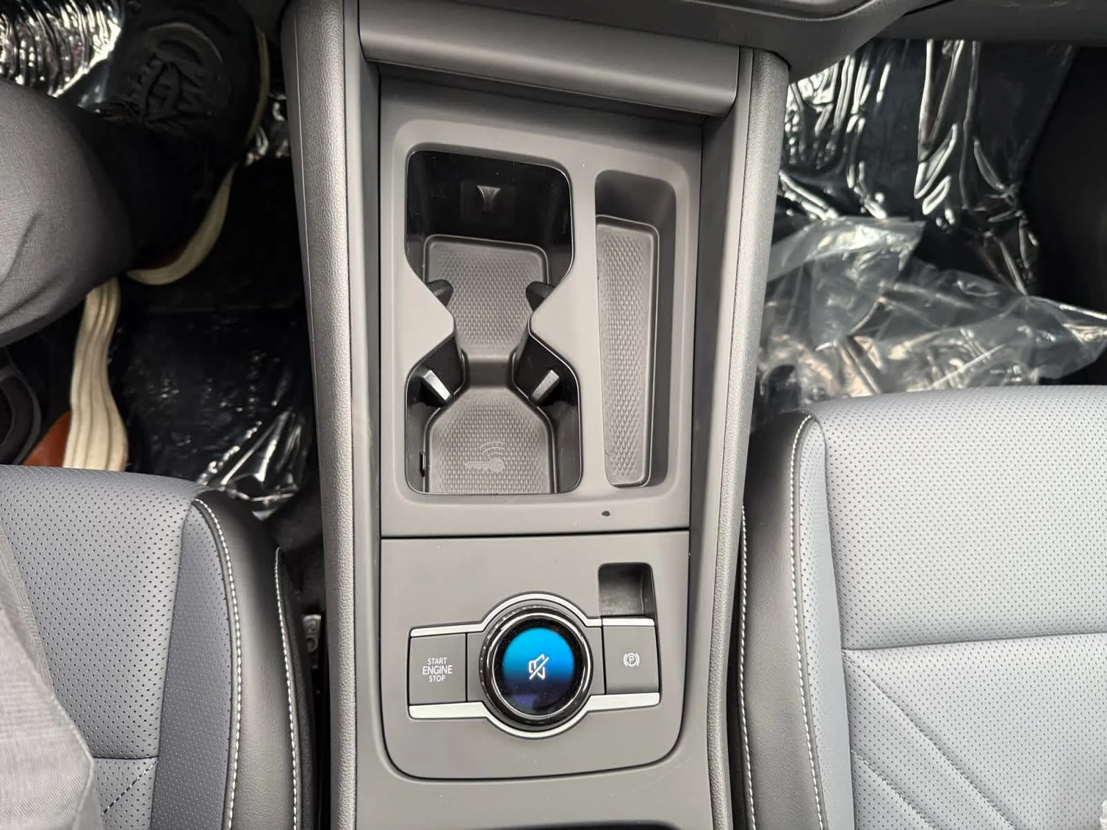 New 2026 Pyrite Silver Metallic Volkswagen SE image 18