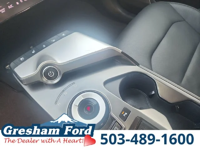Used 2023 Snow White Pearl Kia Wind image 29
