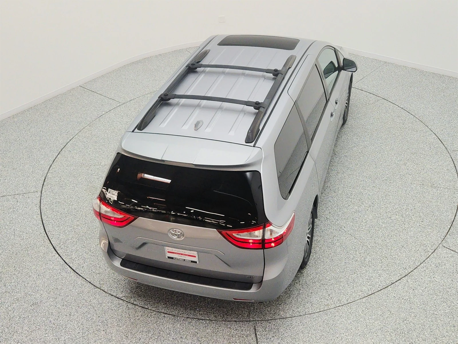 Used 2018 Silver Sky Metallic Toyota XLE Premium image 27
