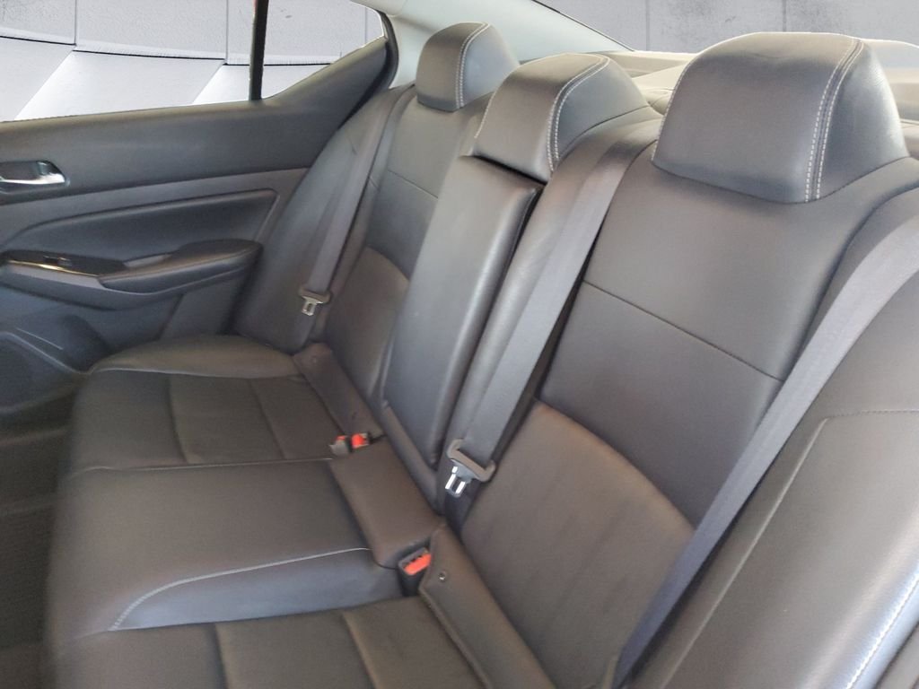 Used 2022 Silver Nissan 2.5 SL image 18