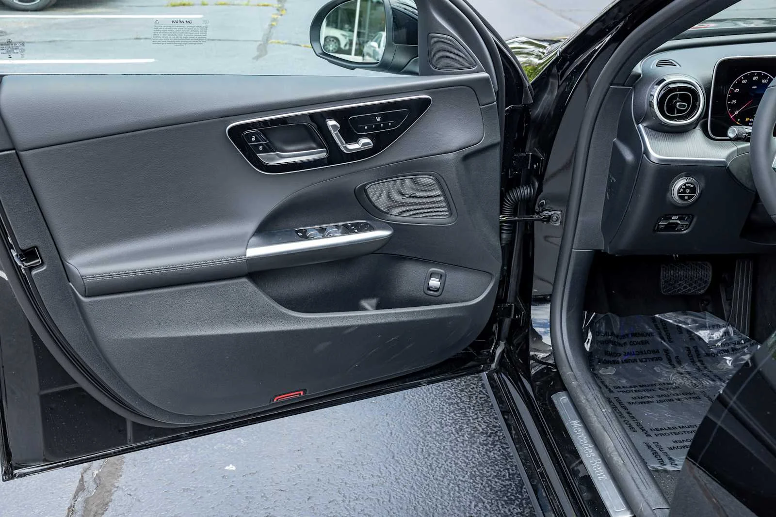 2025 Mercedes-Benz C-Class Sedan C 300 - Photo 8