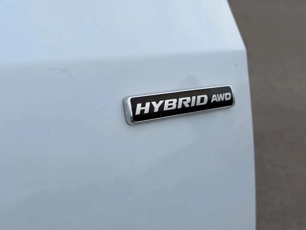 Used 2022 White Ford SE image 7