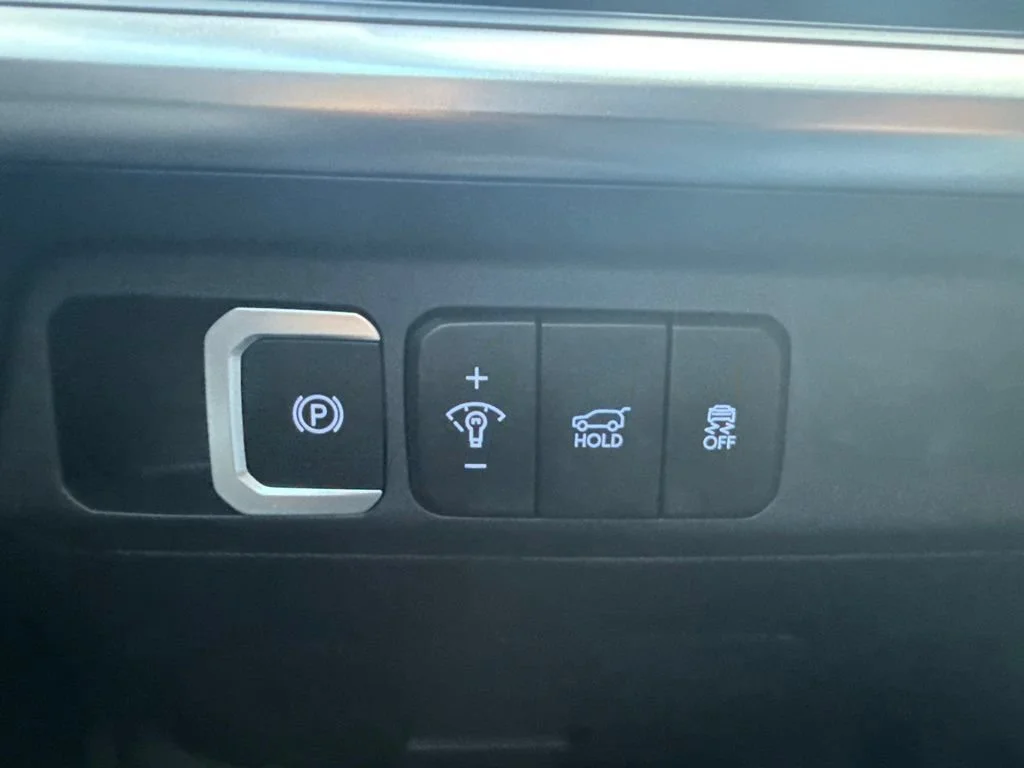 Used 2024  Hyundai SEL image 25