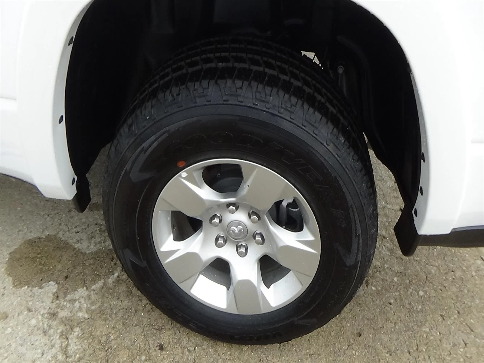 Used 2025 Bright White Clear Coat (pw7) RAM Big Horn image 12