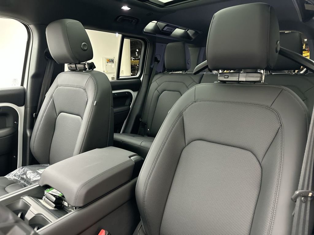 New 2026 Fuji White Land Rover S image 10