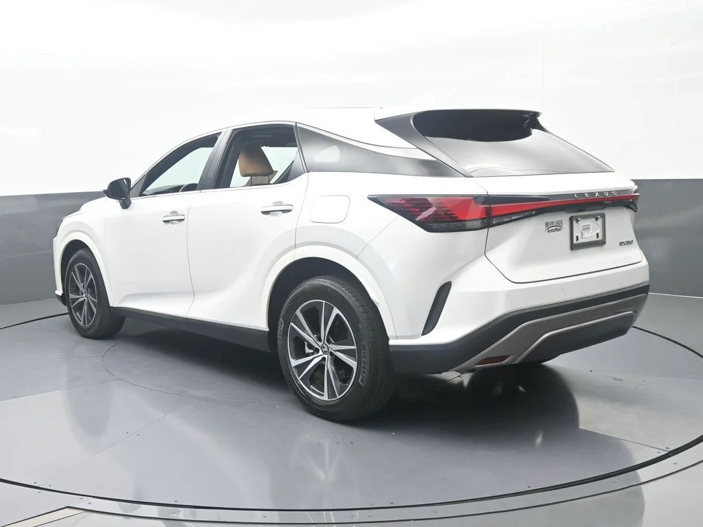 Used 2025 White Pearl Lexus 350 image 4