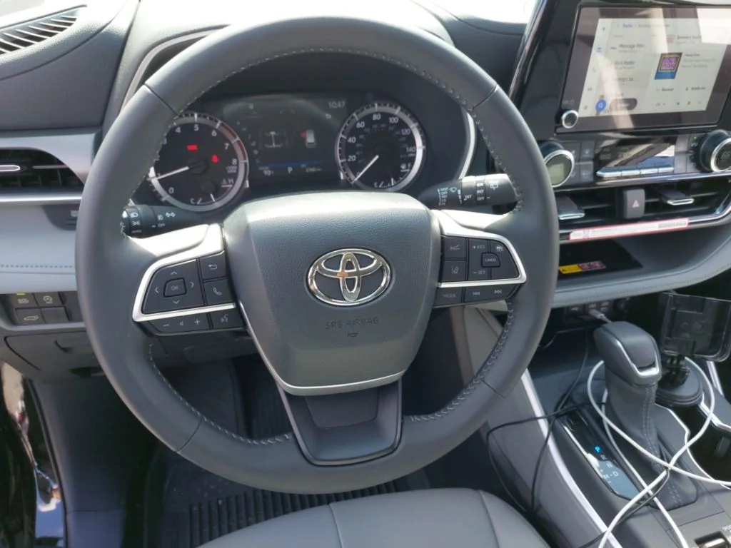 Used 2026 Midnight Black Metallic Toyota XLE image 7