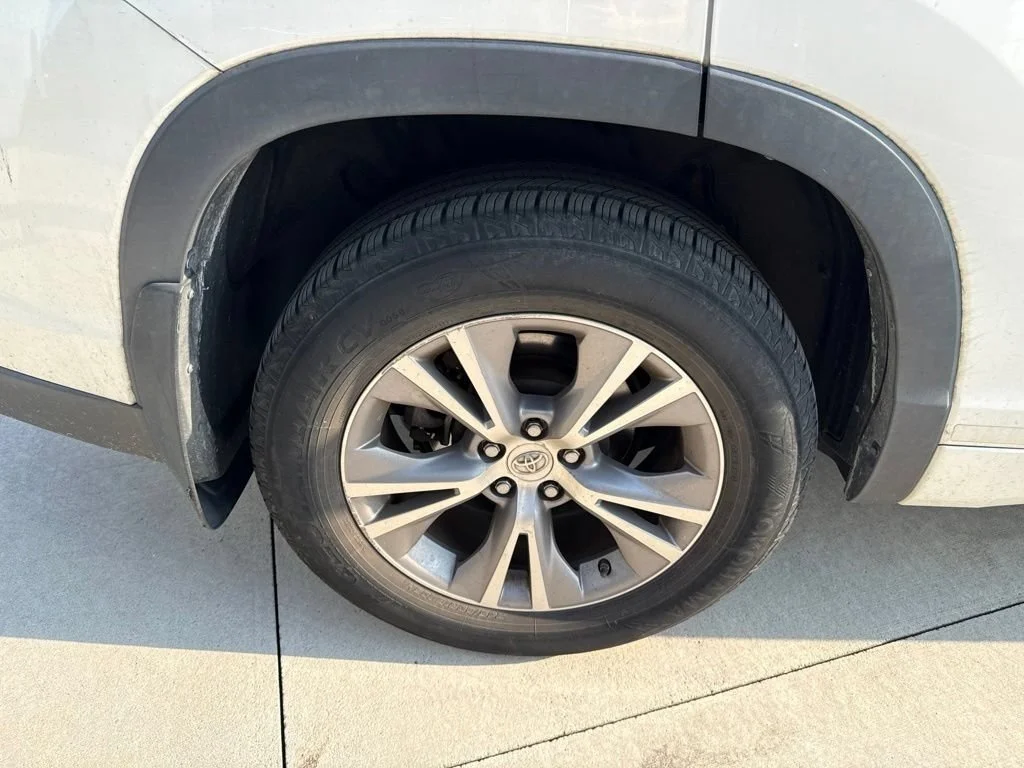 Used 2015 Blizzard Pearl Toyota XLE image 12