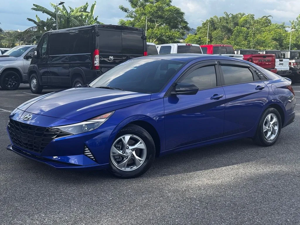 Used 2023  Hyundai SE image 1