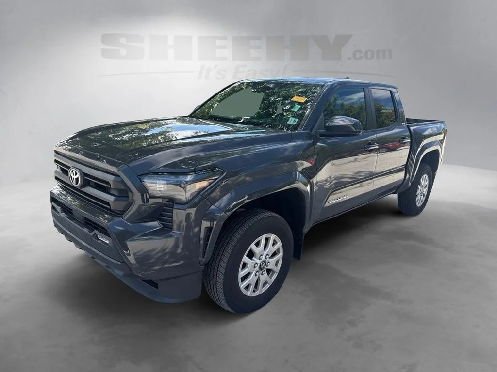 Used 2024  Toyota SR5 image 16