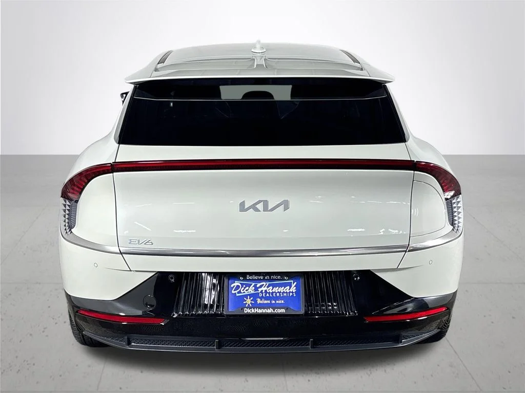 Used 2022 White Kia Wind image 7