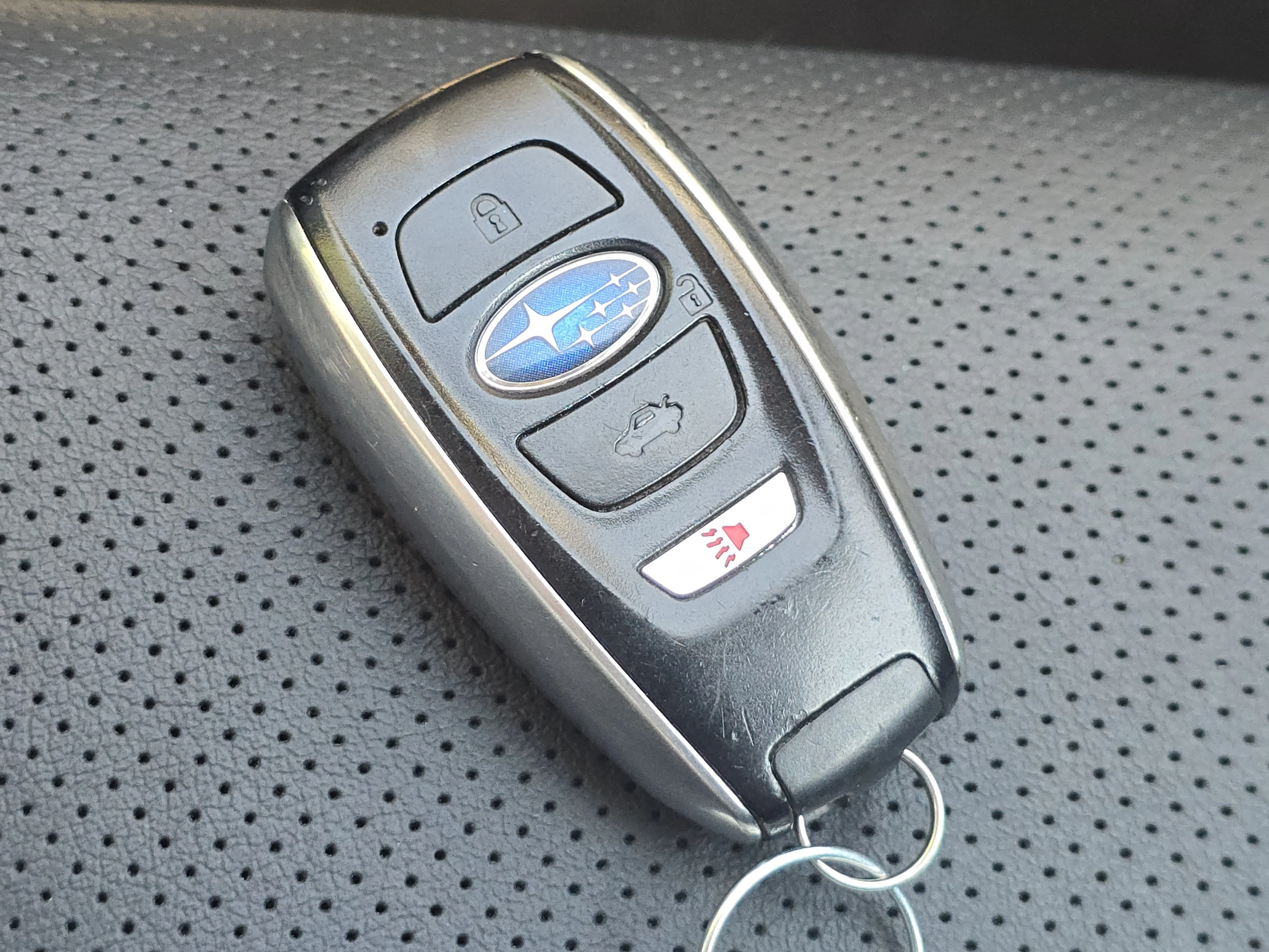 Used 2017 Carbide Gray Metallic Subaru Limited image 27