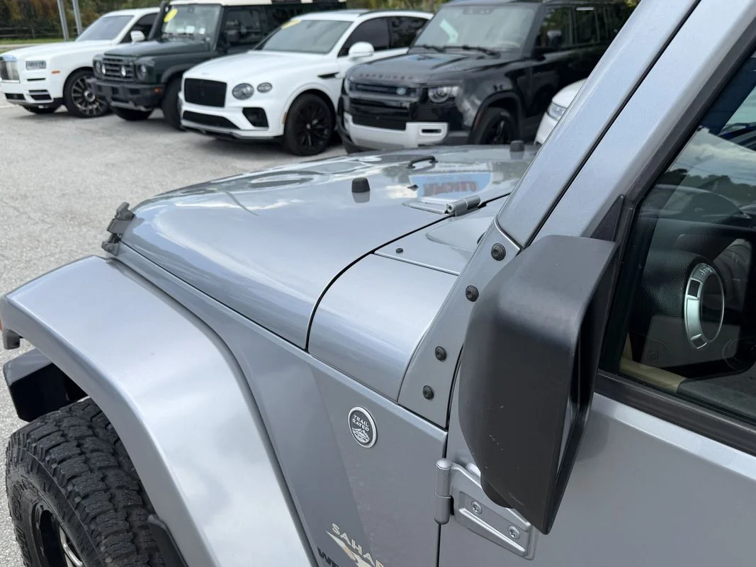 Used 2013  Jeep Sahara image 10