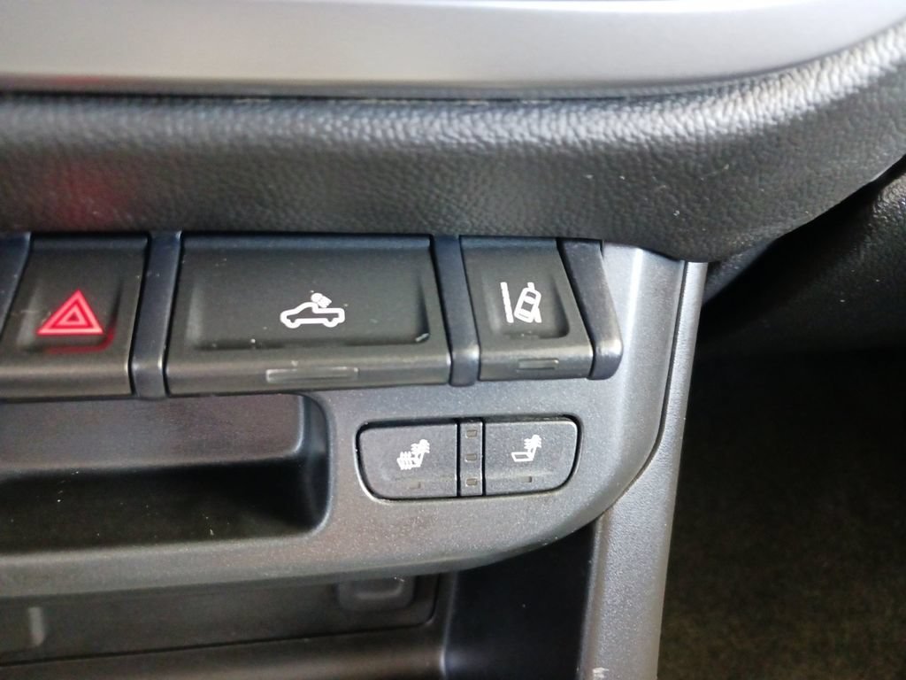 Used 2018 SILVER ICE METALLIC Chevrolet 4WD LT image 25