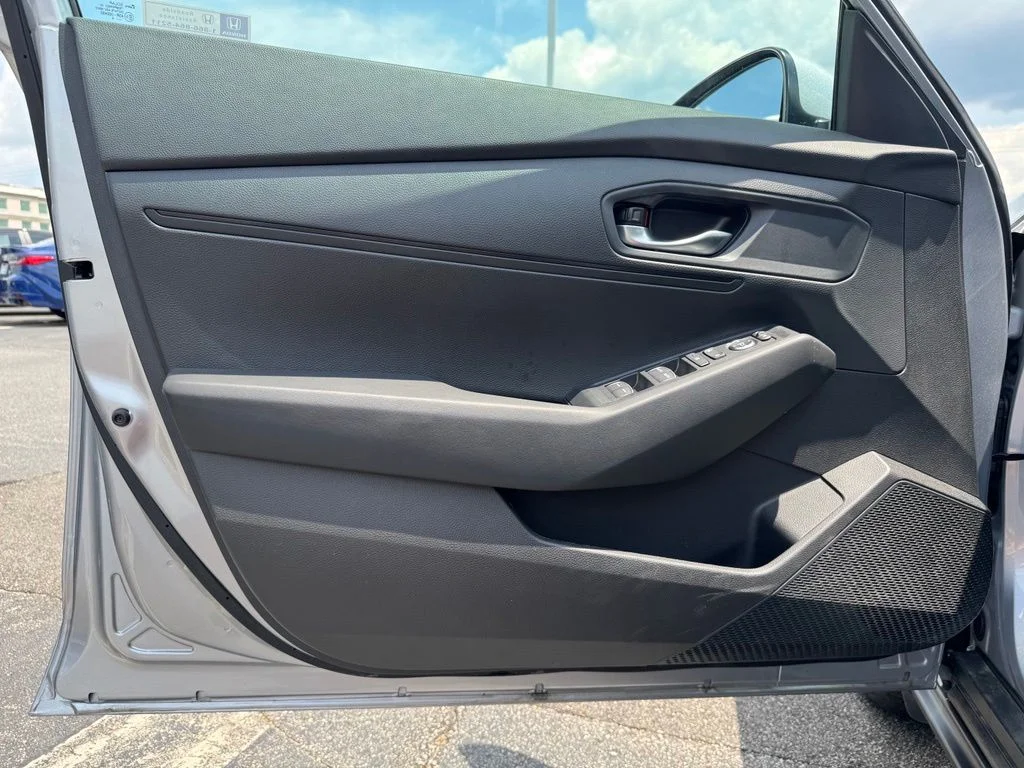 Used 2025  Honda LX image 12