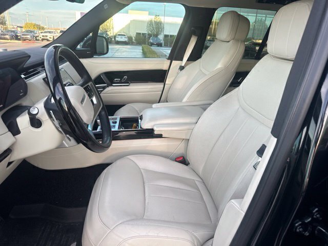 Used 2023 Black Land Rover SE image 9