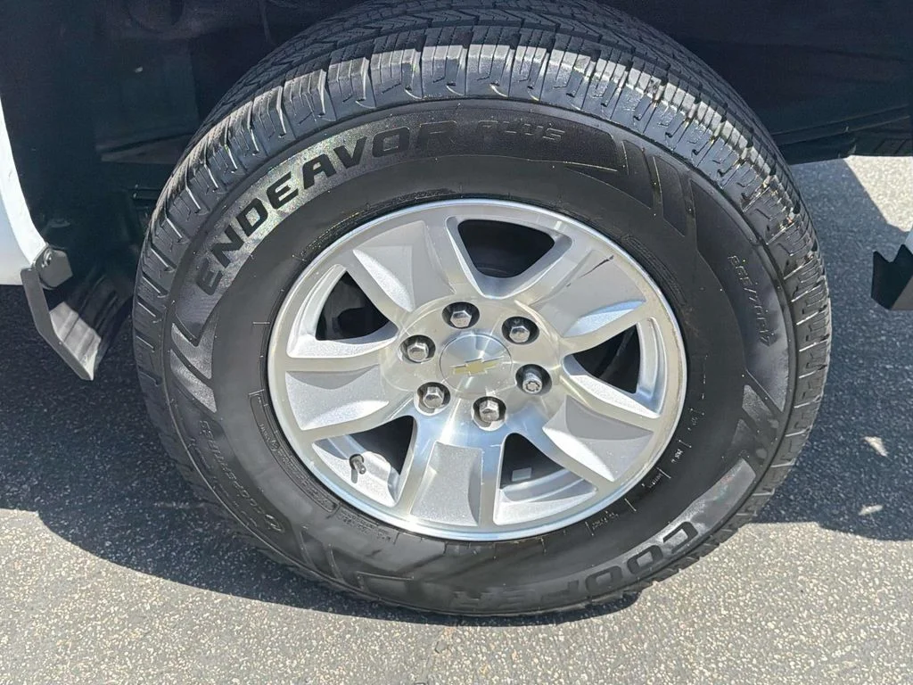 Used 2018 Summit White Chevrolet LT image 11