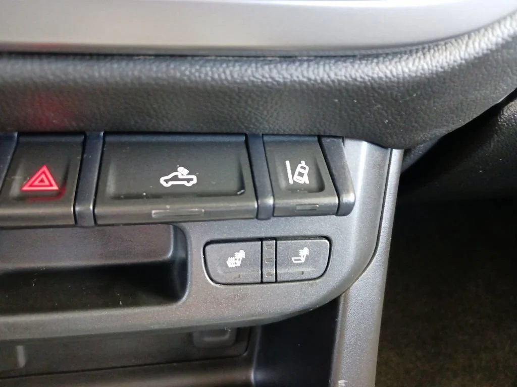 Used 2018 SILVER ICE METALLIC Chevrolet 4WD LT image 25