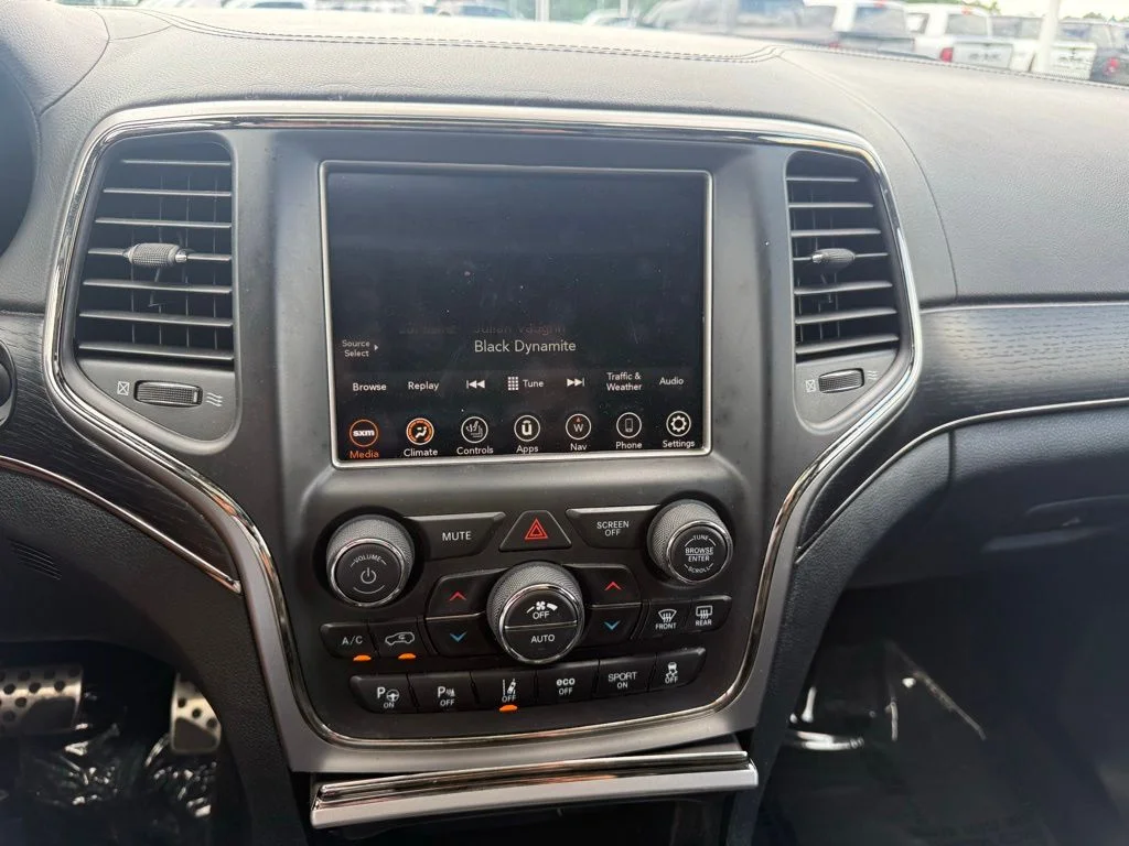 Used 2018 White Jeep High Altitude image 11
