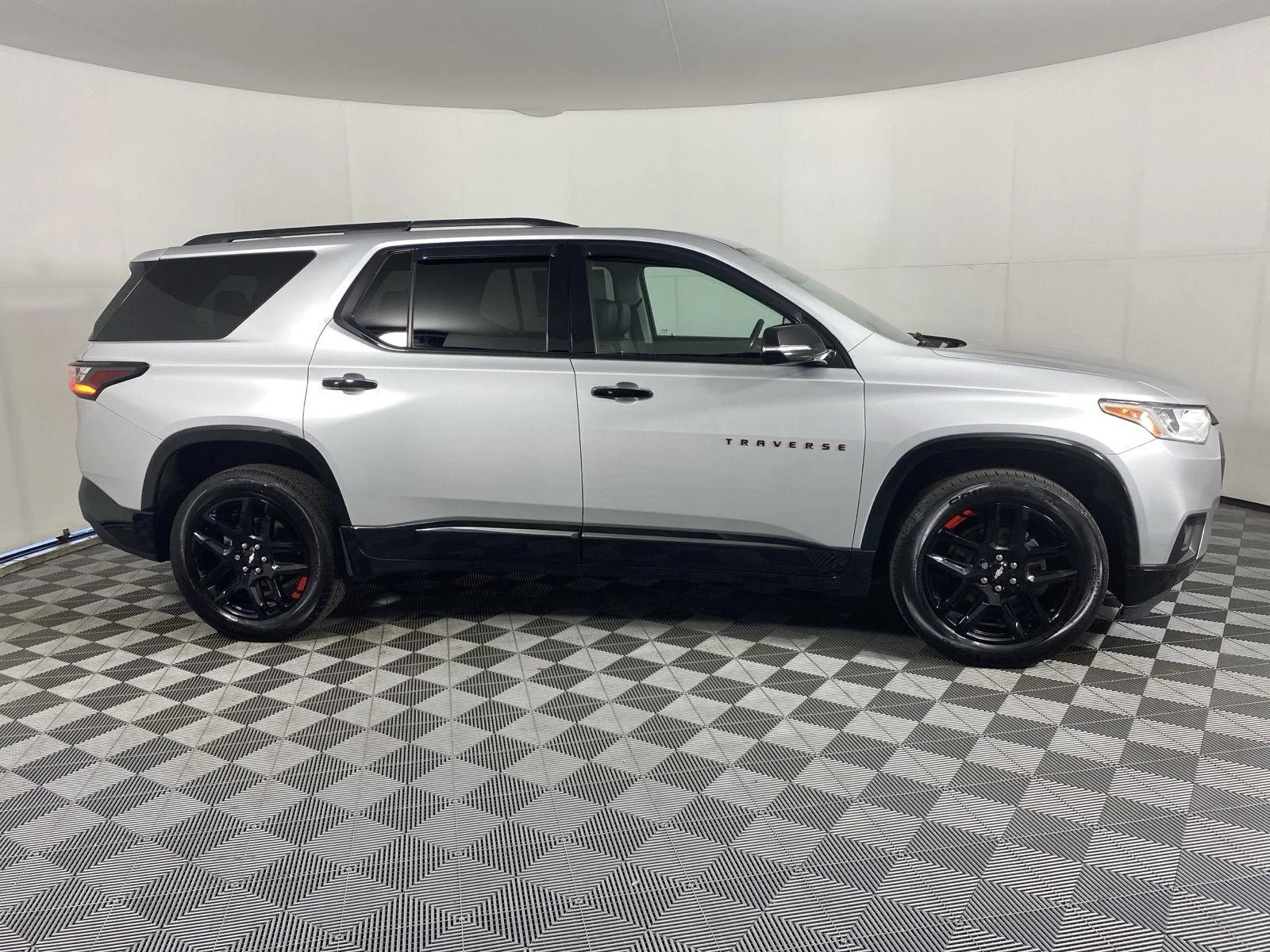 Used 2019 Silver Ice Metallic Chevrolet Premier image 10