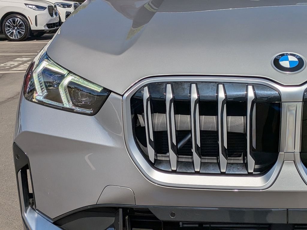 Used 2025 Silver BMW xDrive28i image 16