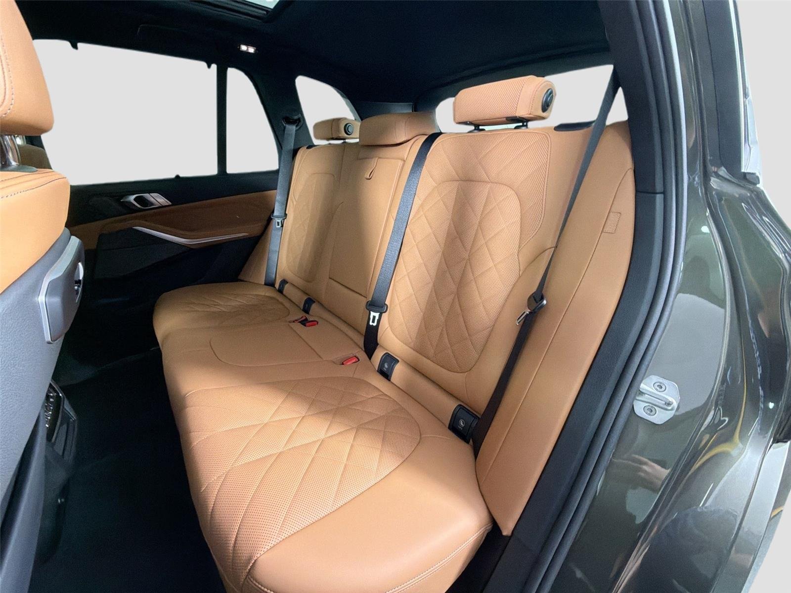 New 2026 Manhattan Green Metallic BMW xDrive40i image 24