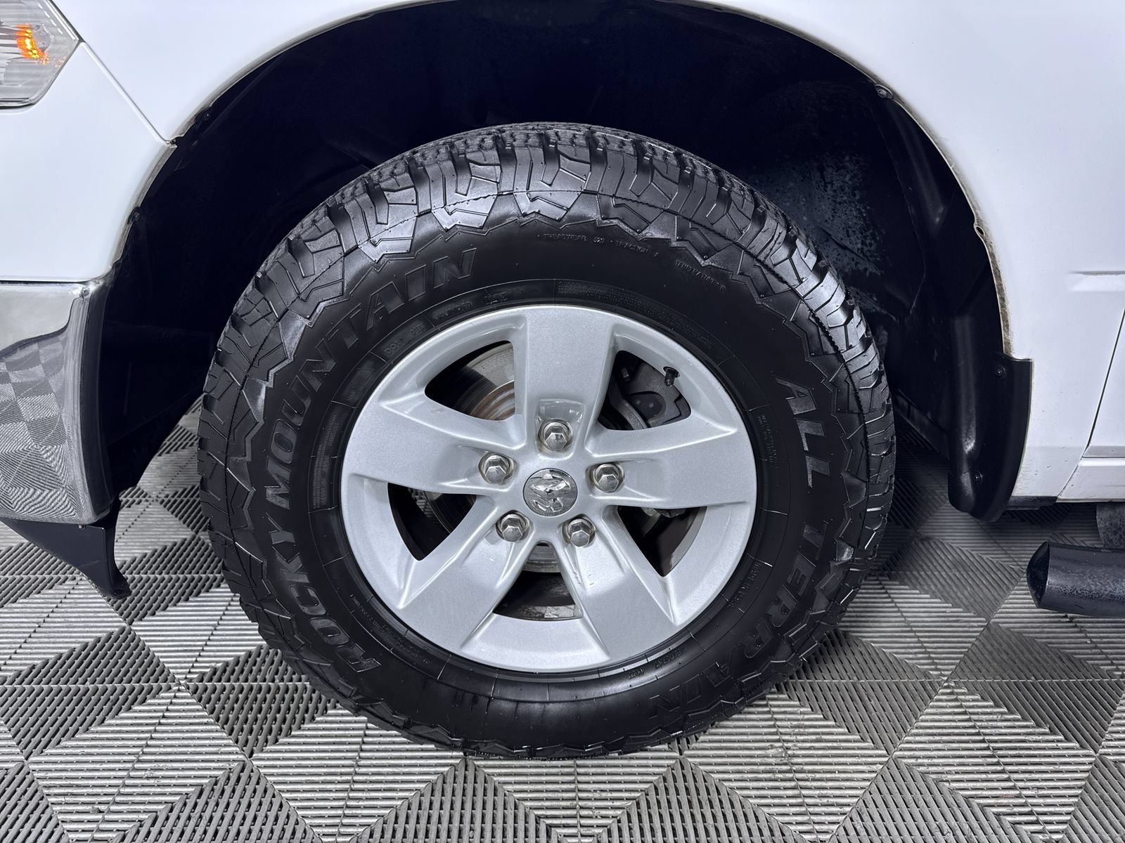 Used 2019 Bright White Clearcoat Ram SLT image 26