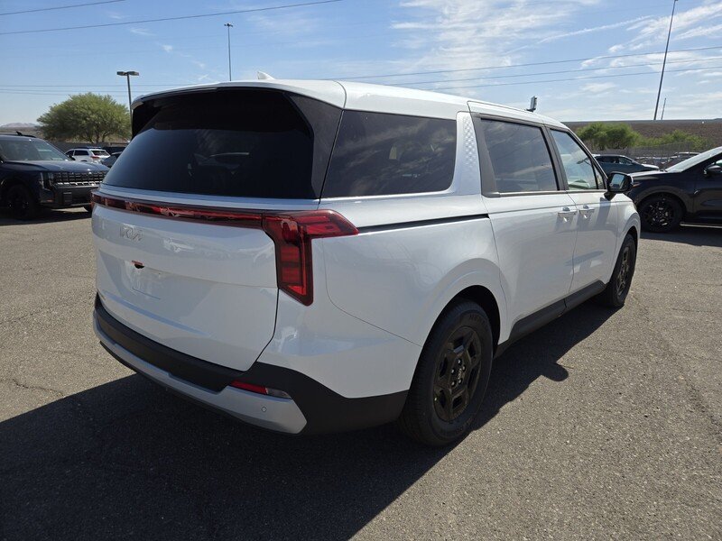 New 2026 Snow White Pearl Kia LXS image 3
