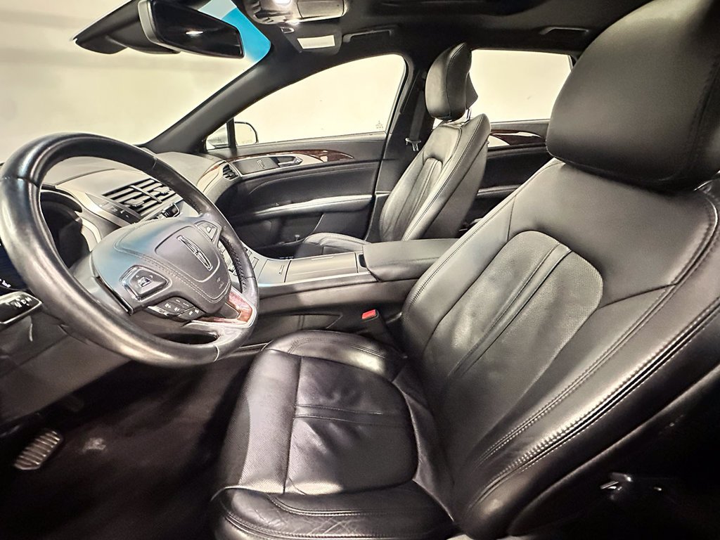 Used 2017 Silver Lincoln Reserve image 3