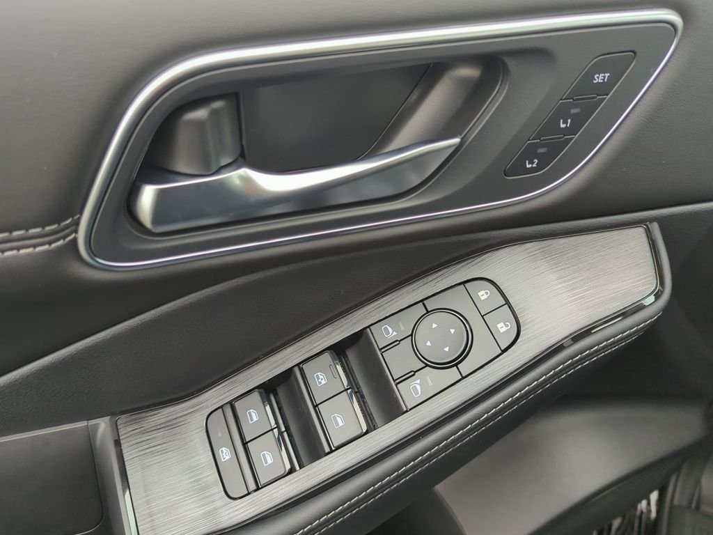 New 2026 Super Black Nissan Platinum image 9
