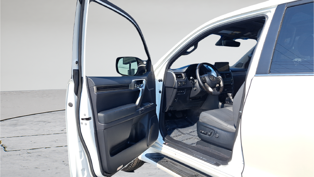 Used 2023 White Lexus 460 image 21