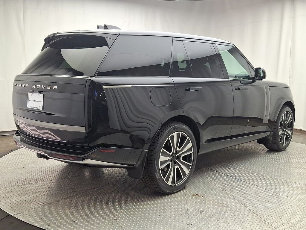 New 2026 Santorini Black Land Rover SE image 3