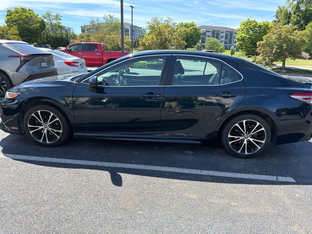 Used 2018 Blue Toyota SE image 4
