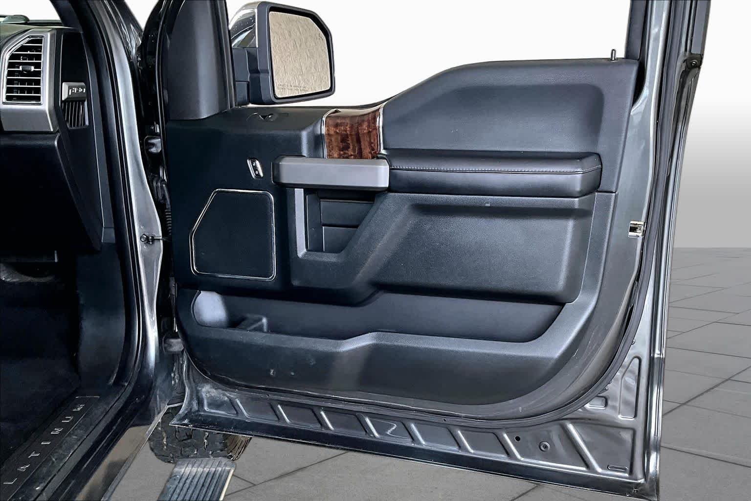 Used 2015 Magnetic Metallic Ford Platinum image 22