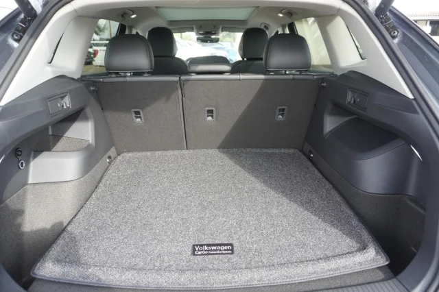 New 2026 Platinum Gray Metallic Volkswagen SE image 10