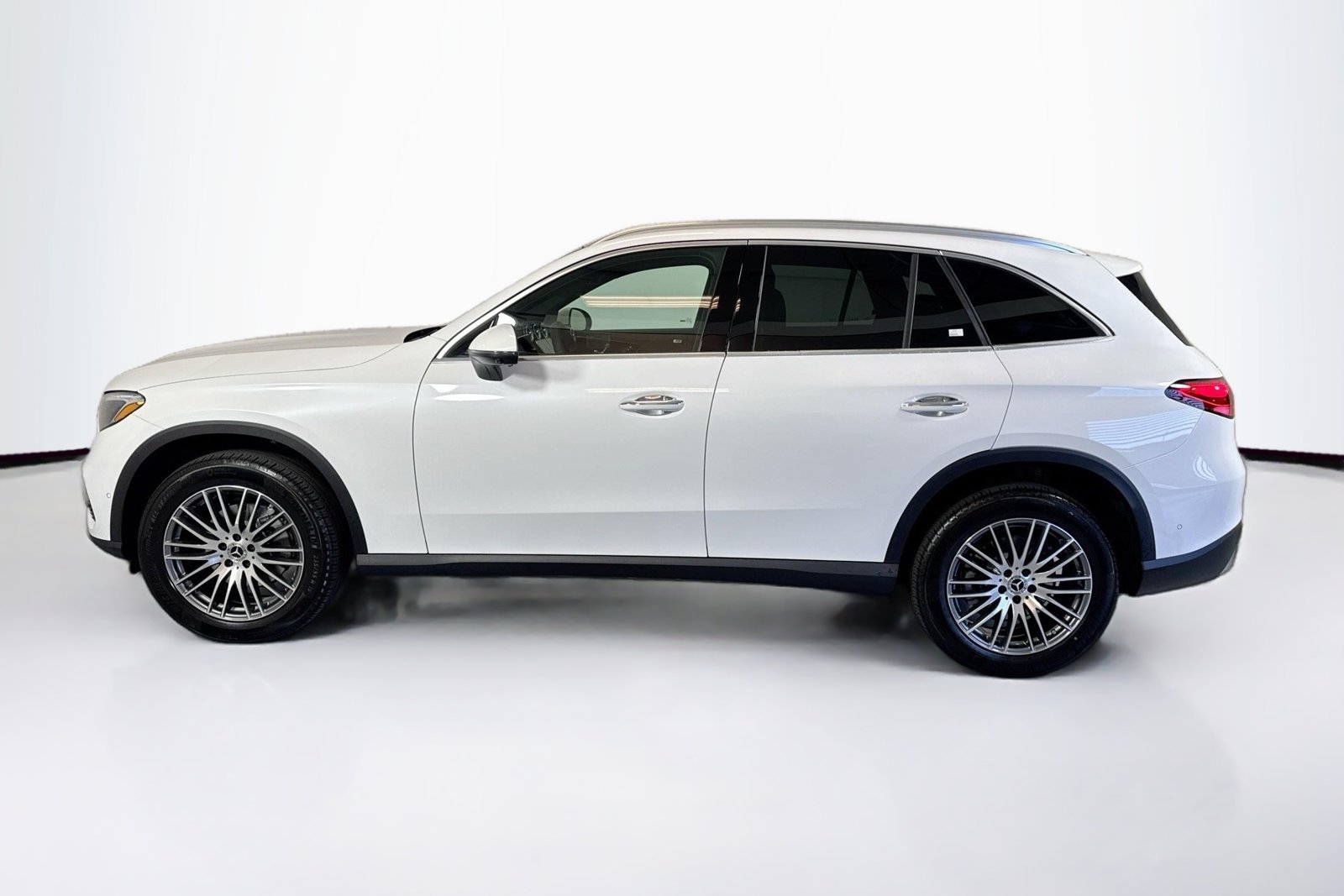 New 2026 MANUFAKTUR Moonlight White Metallic Mercedes-Benz GLC 300 image 8
