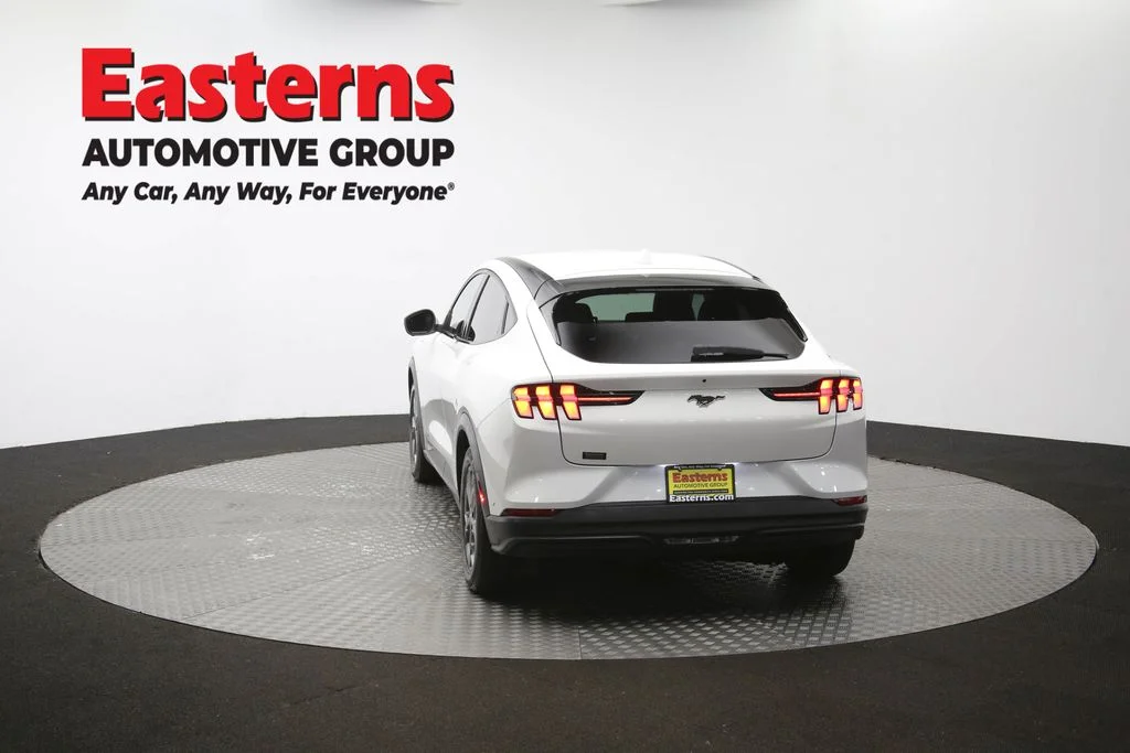 Used 2021 White Ford Select image 38
