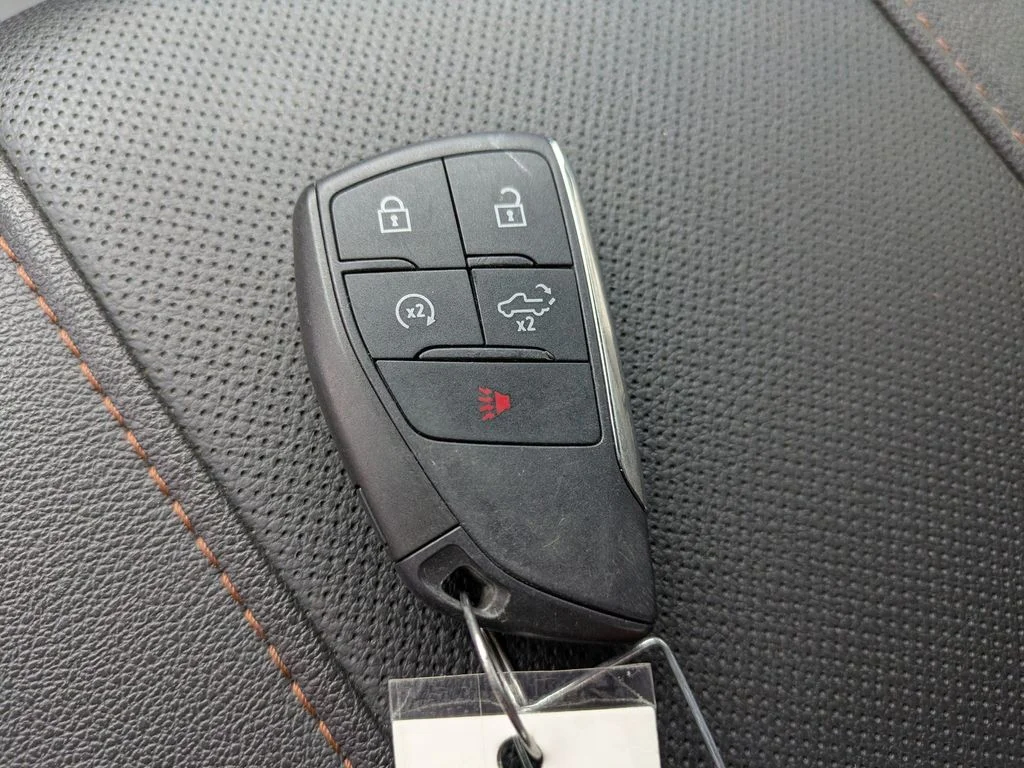 Used 2026 White GMC AT4 image 33