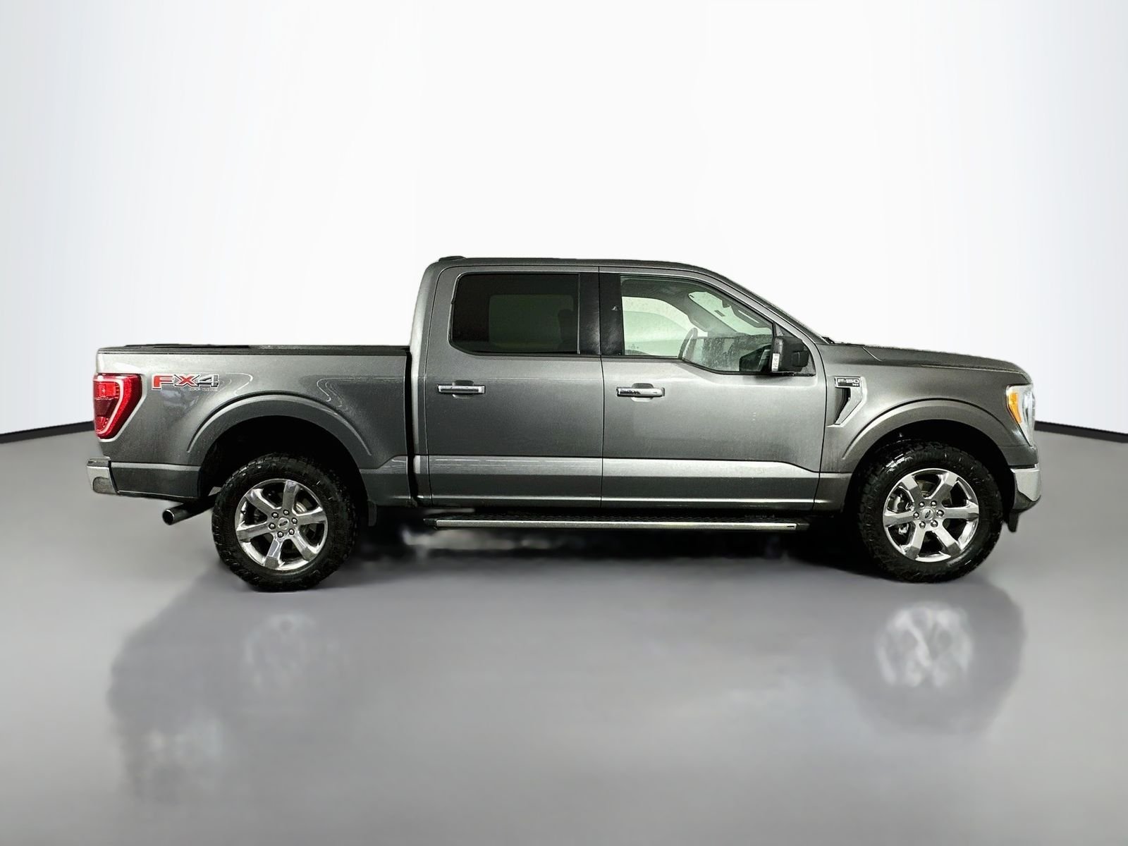 Used 2021 Gray Metallic Ford XLT image 9