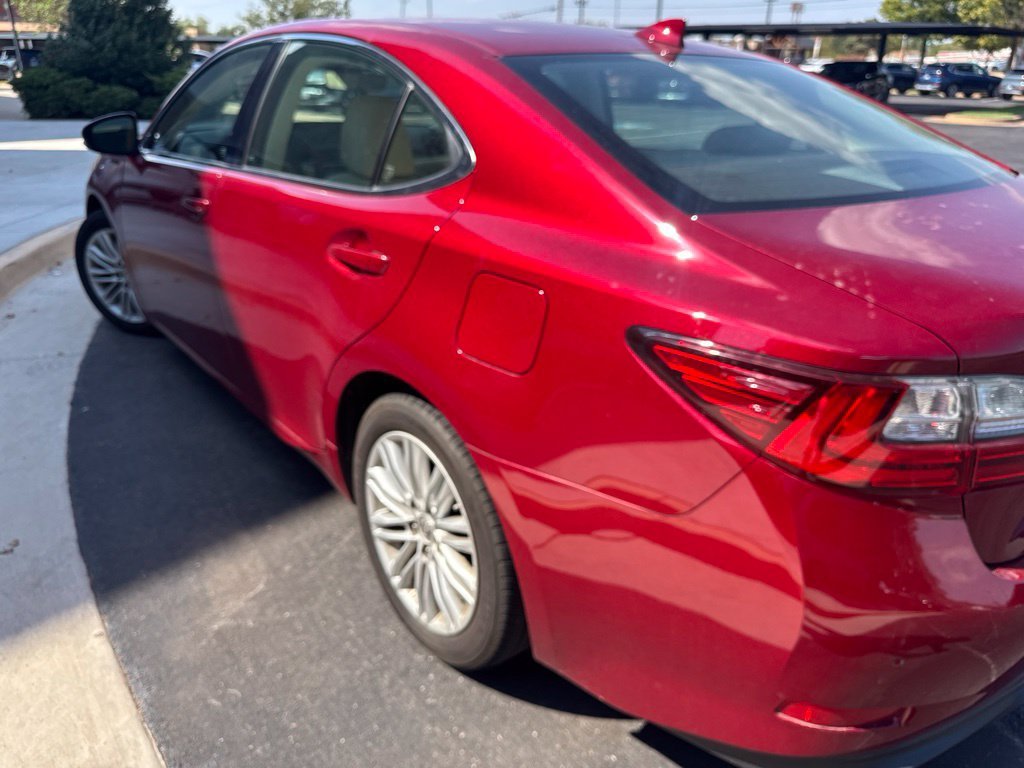 Used 2017  Lexus 350 image 4