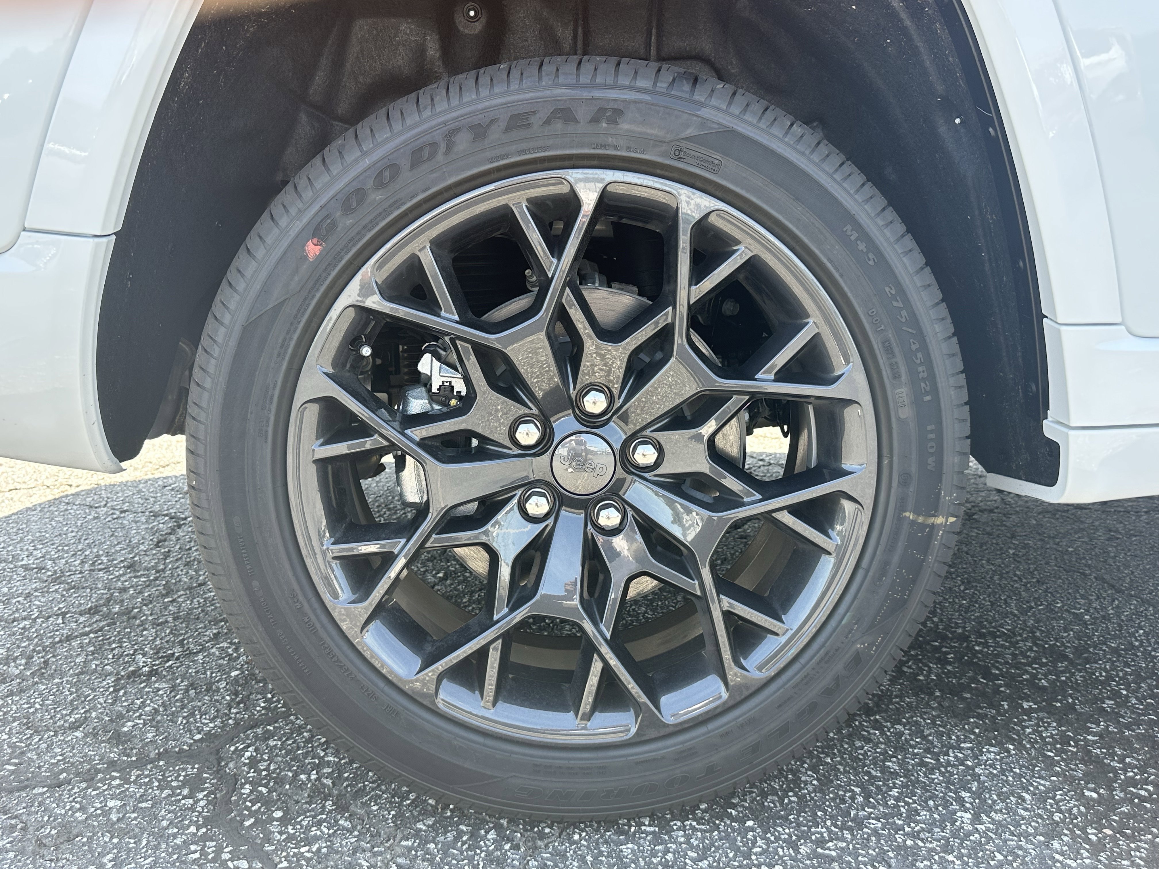New 2026 Bright White Clear-Coat Exterior Paint Jeep Summit image 18
