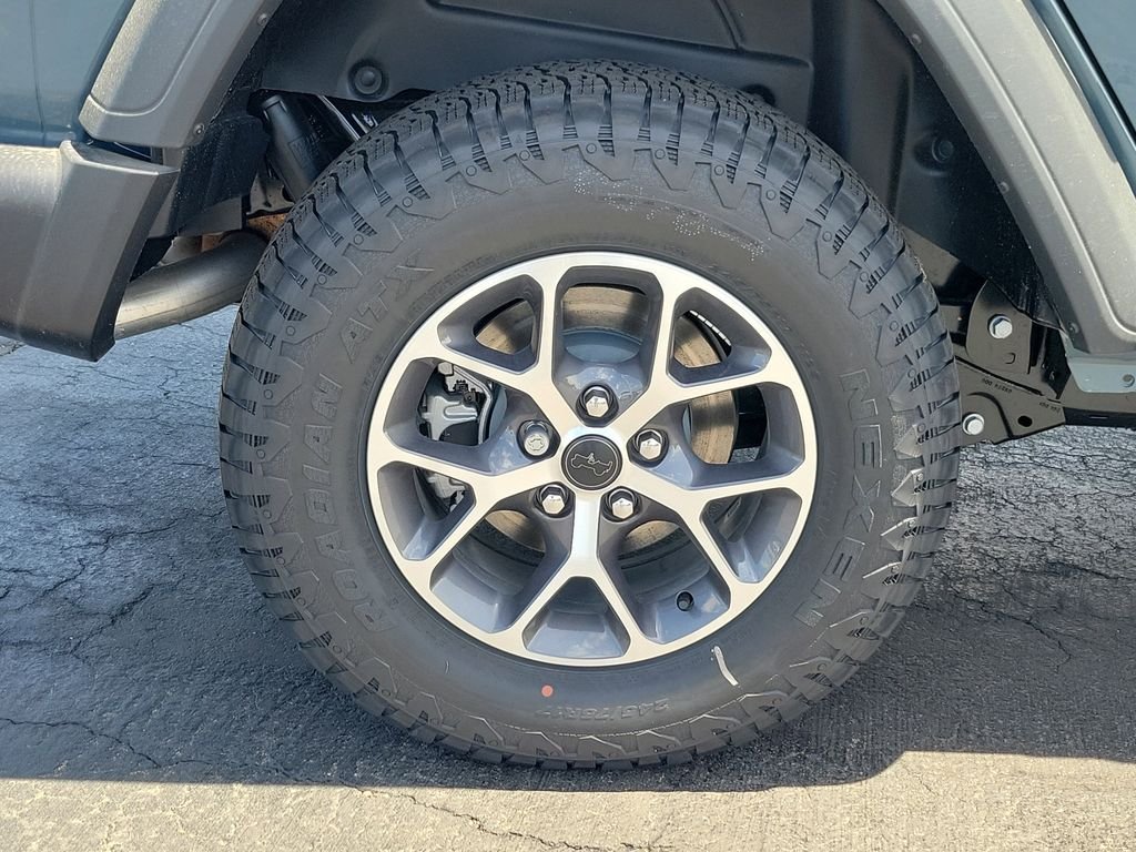 View vehicle photo 5