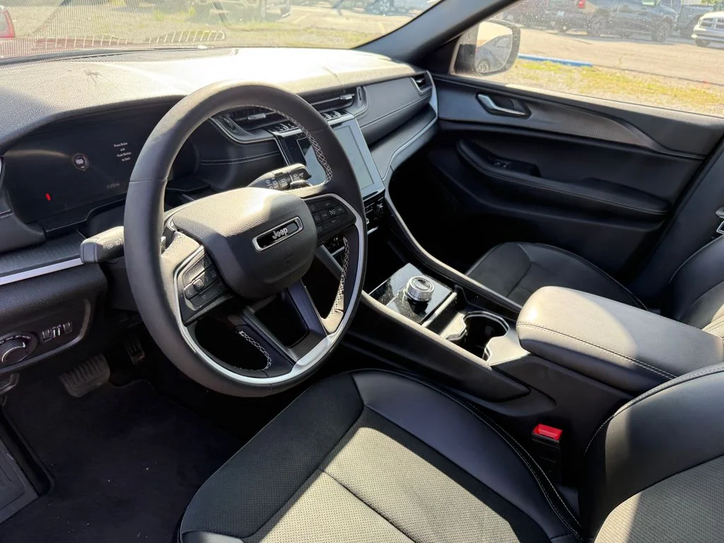 Used 2025 Red Jeep Altitude X image 11