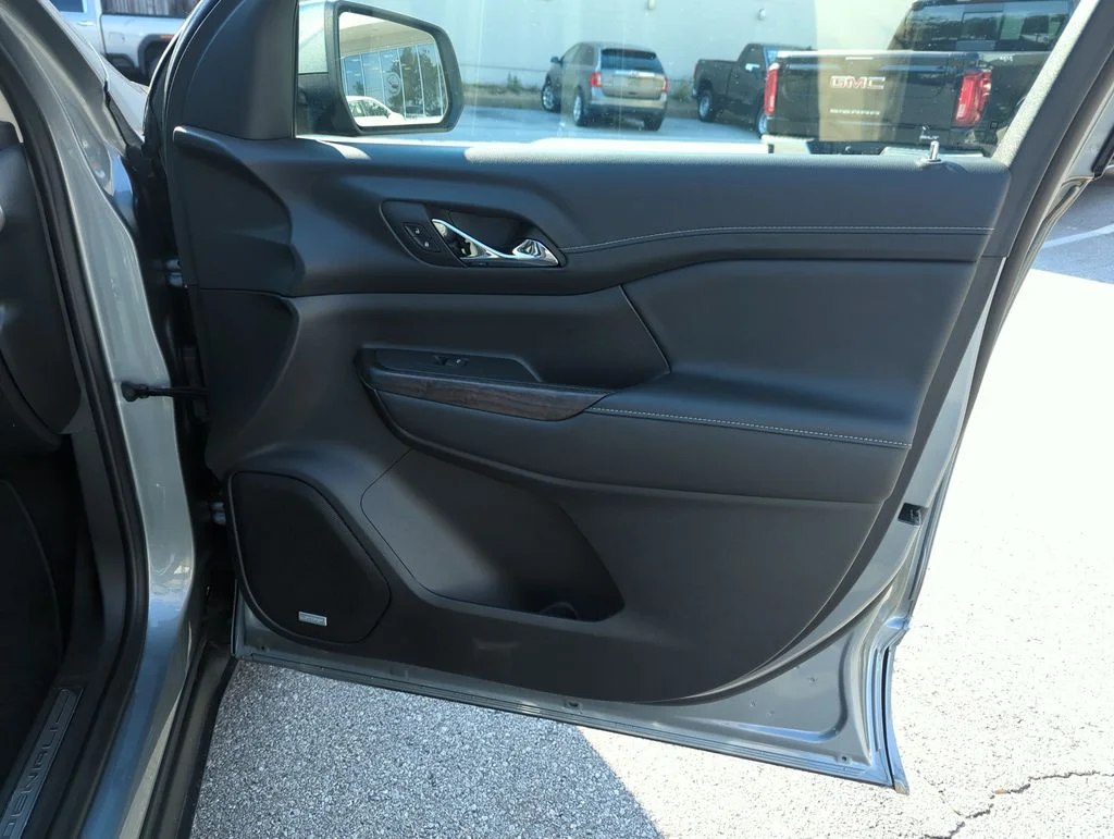 Used 2023 Silver GMC Denali image 34