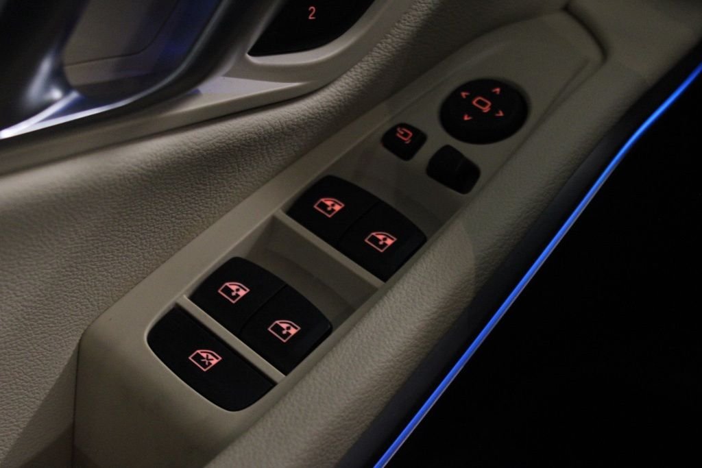 Used 2025 Blue BMW 330i image 19