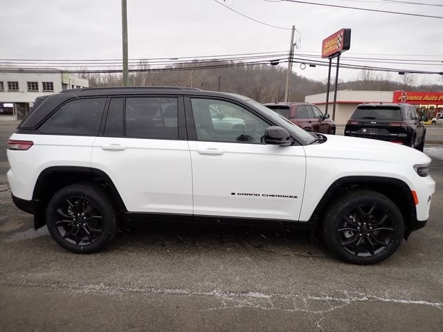 New 2025 Bright White Clear-Coat Exterior Paint Jeep Limited image 8