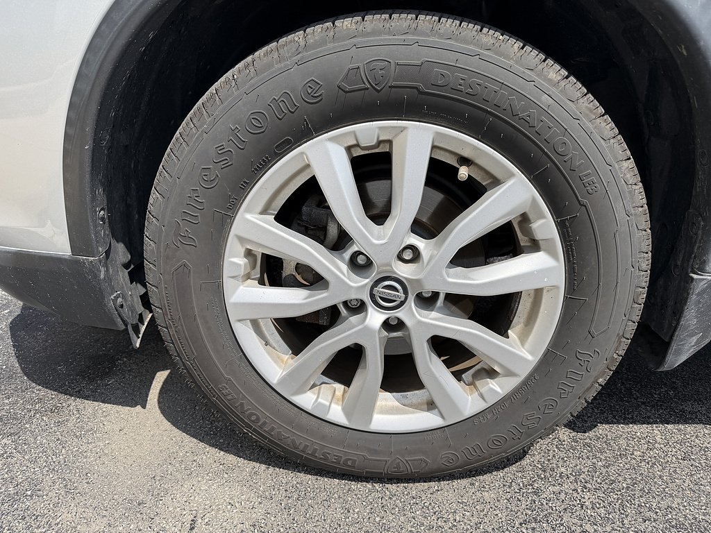 Used 2017 Brilliant Silver Nissan SV image 18