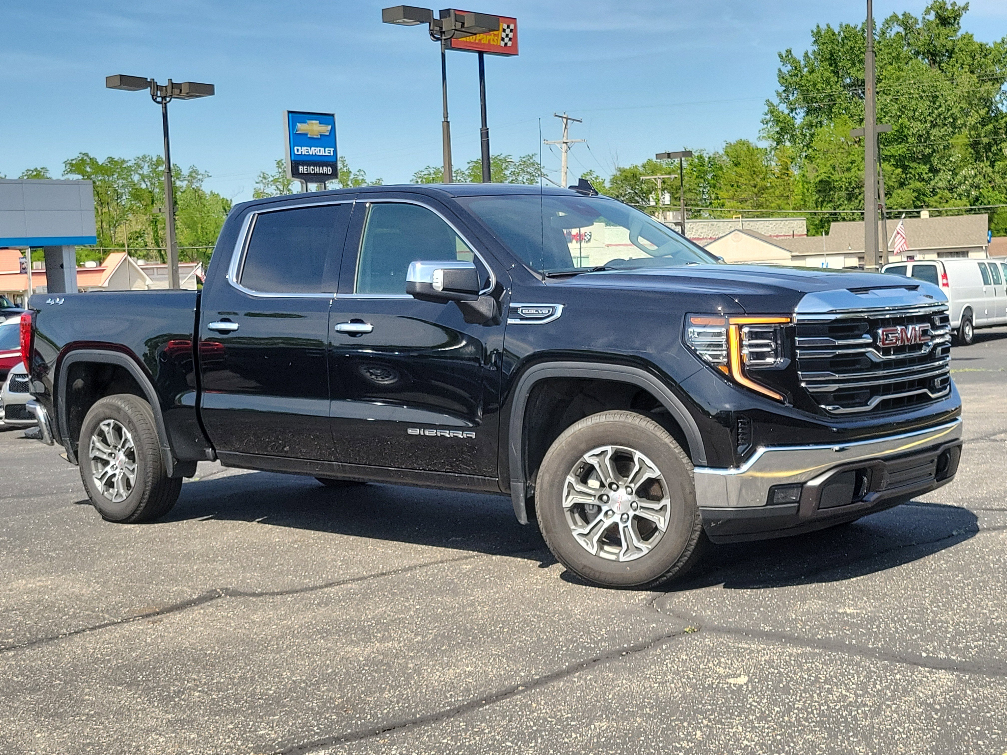 2025 GMC Sierra 4WD Crew Cab Short Box SLT's photo