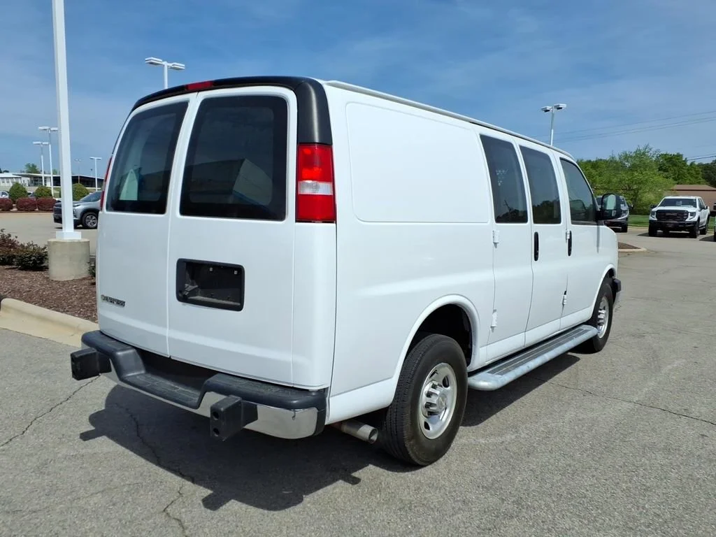 Used 2024 Summit White Chevrolet WT image 3