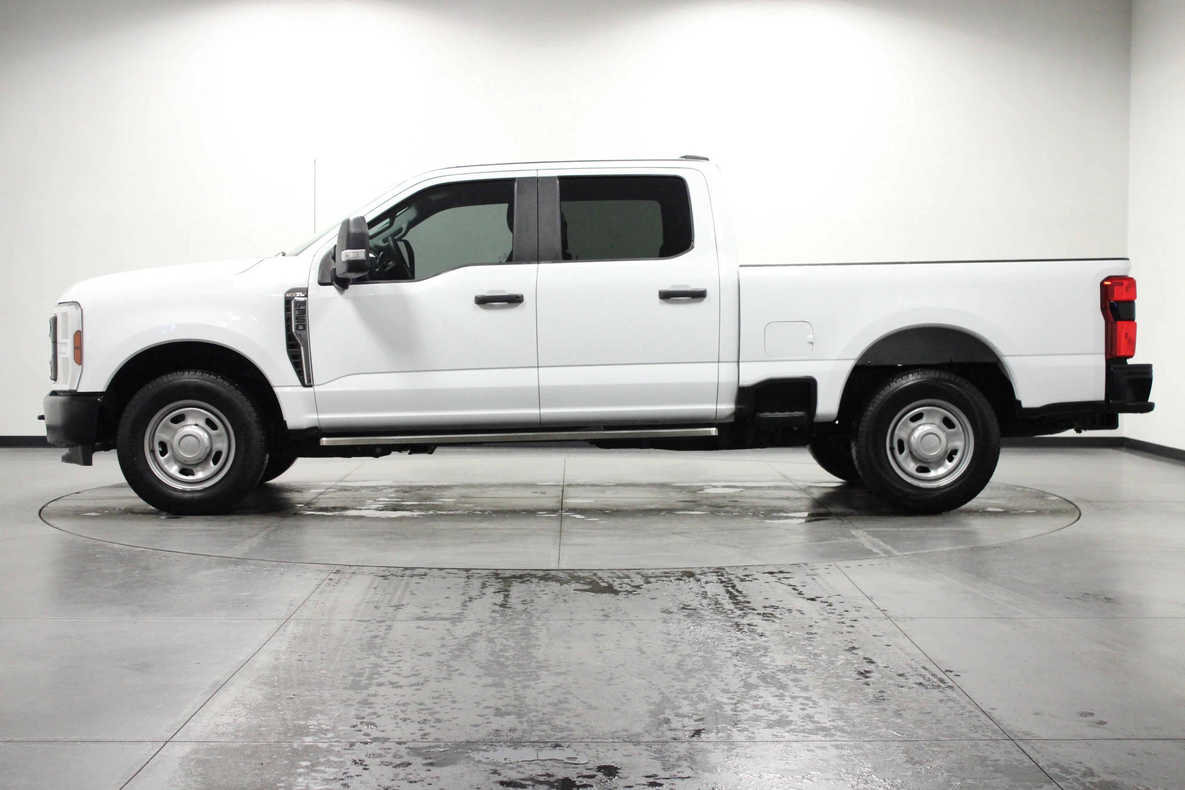 Used 2024 Oxford White Ford XL image 7